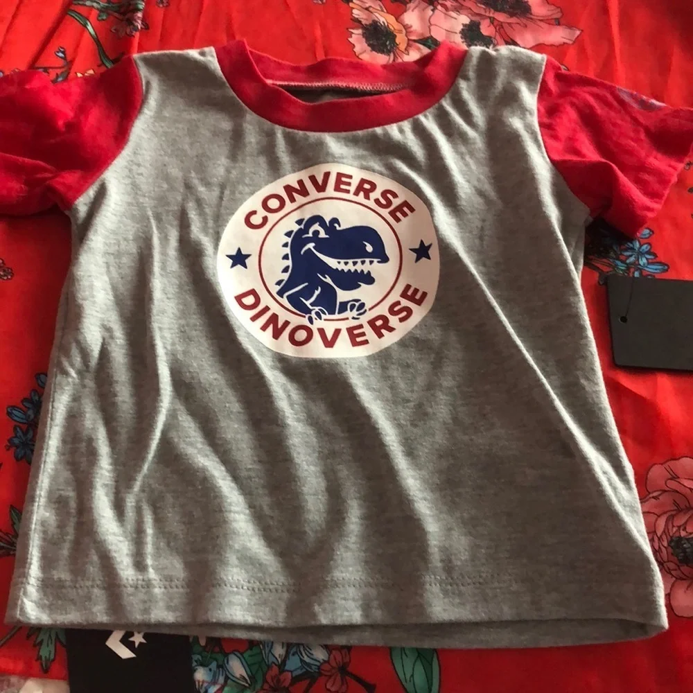 🦖🦕CONVERSE NWT red and gray 2Piece set boys size 24M🦖🦕